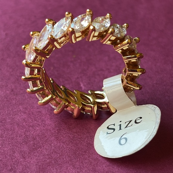 💍 Elegant Women's Fashion Ring 💍 NWT 💍 - Picture 1 of 16